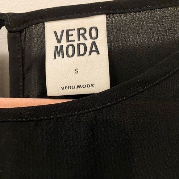 🌷 Vero Moda🌷 Black With Sparkly Jewelled Shoulder & Sleeve Detail Dress - Picture 8 of 11